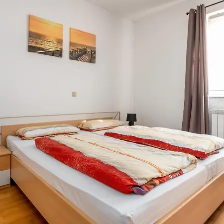 5 Bedroom Pet Friendly In Rukavac