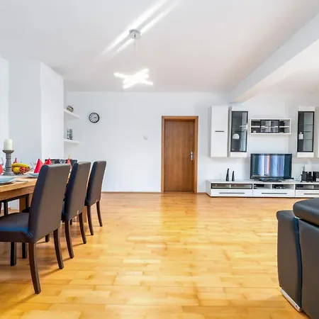 5 Bedroom Pet Friendly In Rukavac