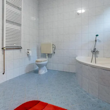 5 Bedroom Pet Friendly In Rukavac