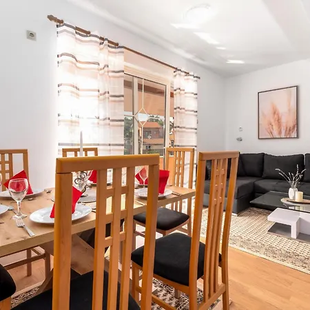 5 Bedroom Pet Friendly In Rukavac